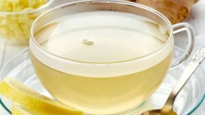 7 Natural Drinks to Beat Bloating-2