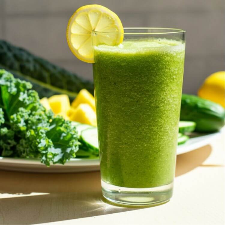 Kale & Pineapple Detox Smoothie 