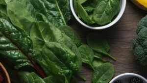 7 Best Leafy Greens for Weight Loss Smoothies