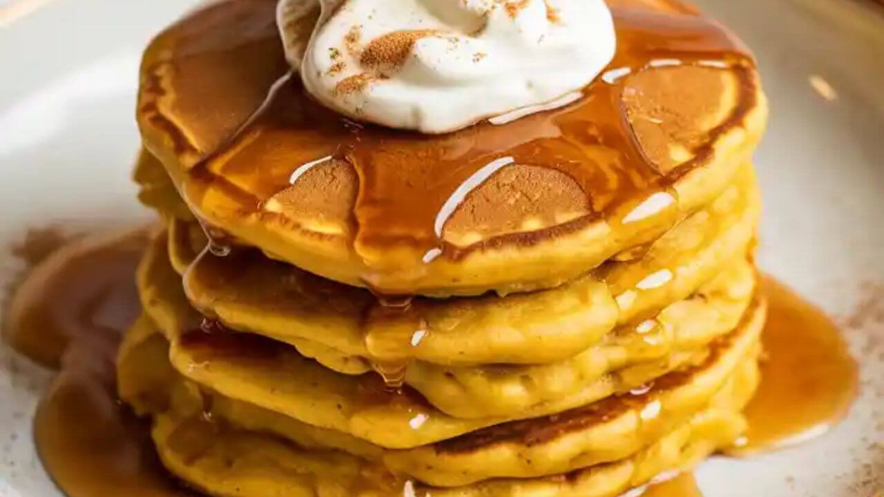 Healthy Pumpkin Spice Pancakes